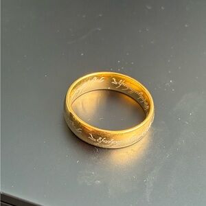 Elegant Gold Band Ring Lord of the rings size 10